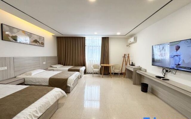 Paradise Village Ice Creek Hotel