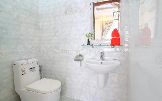 The Nguyens Cafe Dct by RedDoorz