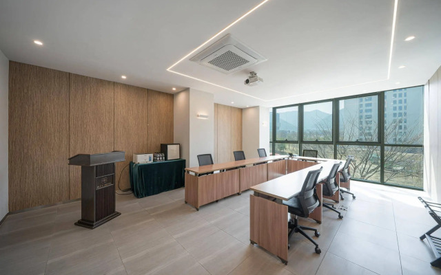 ACT Hotel