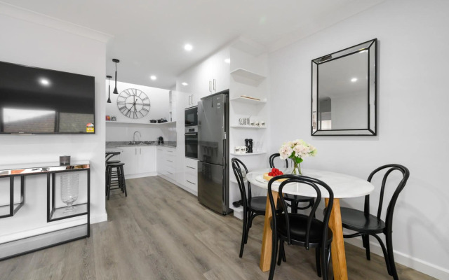 Comfort & Style - Luxurious Central Apartment