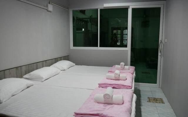 Muangluangraek Homestay