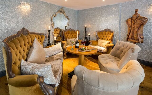 Rags Hotel Bar & Restaurant