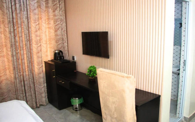 S and B Suites