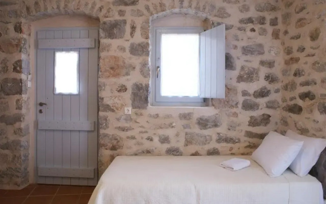 To Karavi Guesthouse