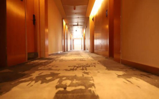 Zhuobei Baili Hotel (Jieyang High-speed Railway Station)