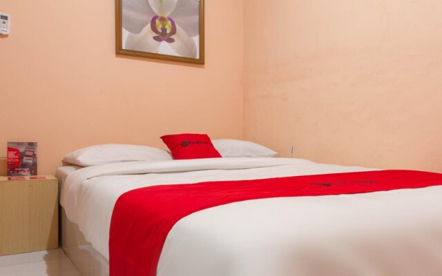 Catellya Guest House by RedDoorz