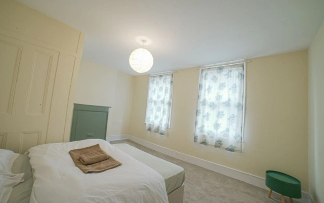 Lovely English House Near Greenwich Town Centre