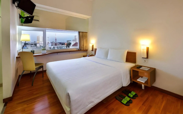 Whiz Hotel Pemuda Semarang