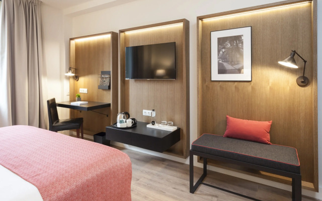 Отель Catalonia Boulevard