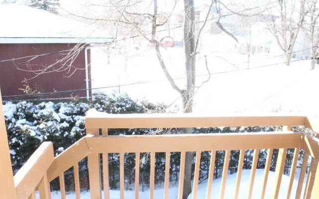 Adib Apartments - 840 Woodroffe Ave, Unit 2