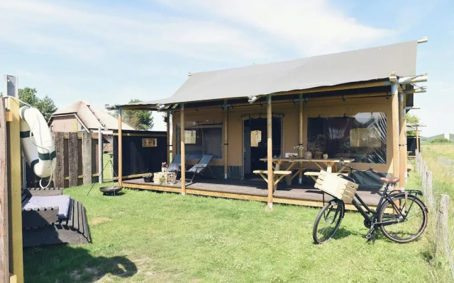 Beach Lodge With Garden