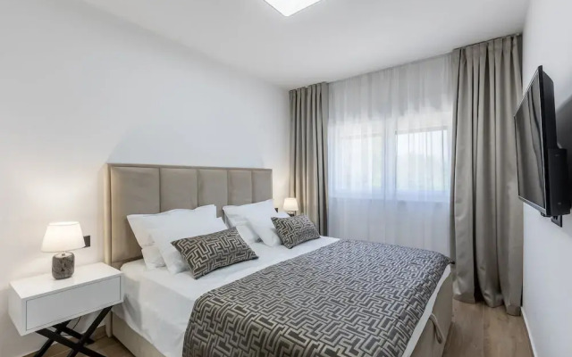 Scenic Kastel Luksic Apartments