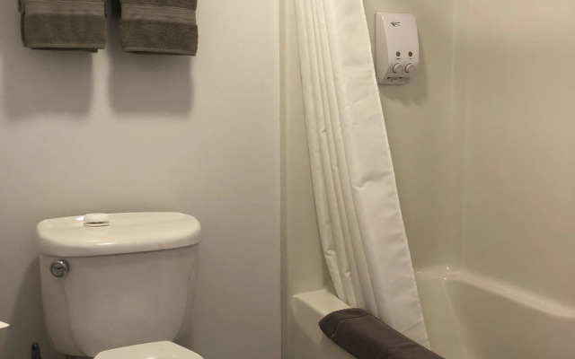 Edge Of The Woods Motel