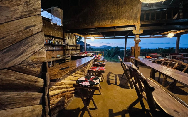 Jungle bar Resto & Cottages