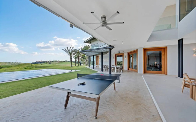 Modern 7BR Villa w Stunning Views of Golf Course