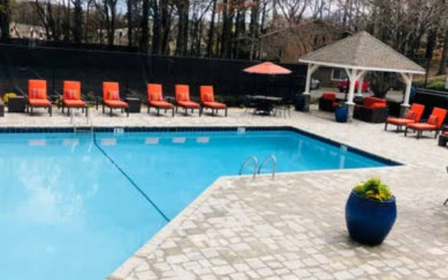 Private 2 Bedroom Midtown Apt