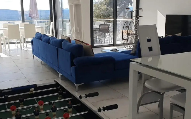 Villa in Lorgues With Private Pool