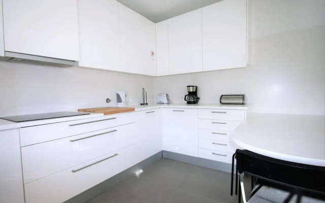 Modern Apartment in Luxurious Condominium