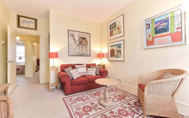 Smart 2 bedroom flat near Pimlico Tube