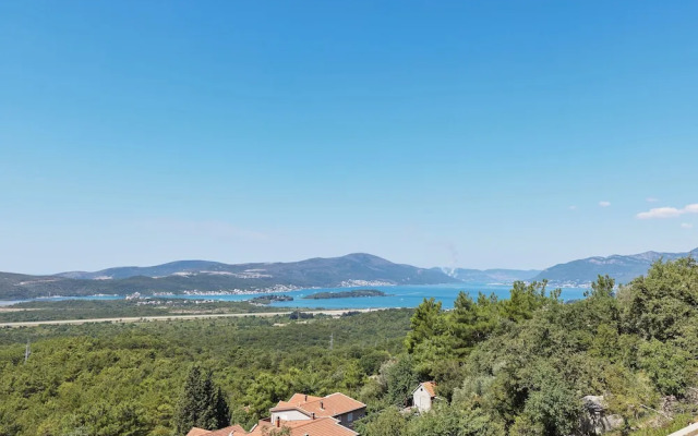 Bayview Hills Luxury Residences