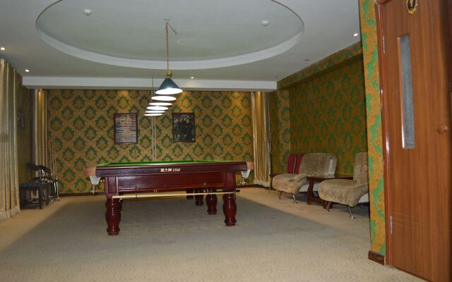Land Hotel