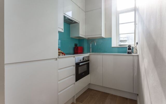 Modern 1BR Top Floor Apartment In Paddington