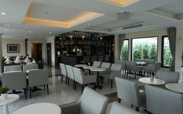 The Green View Hotel