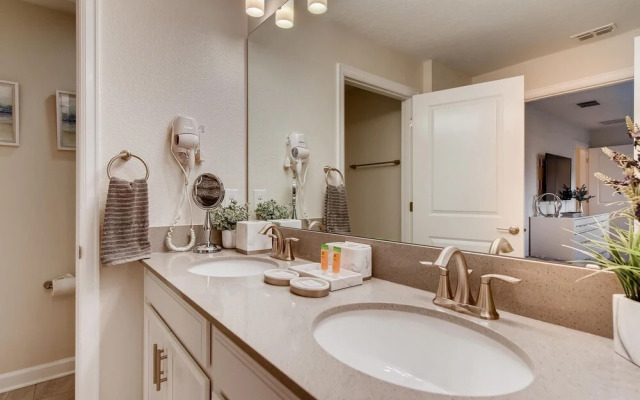 4802 LL Dream Getaway Luxury Townhome w/ Pool