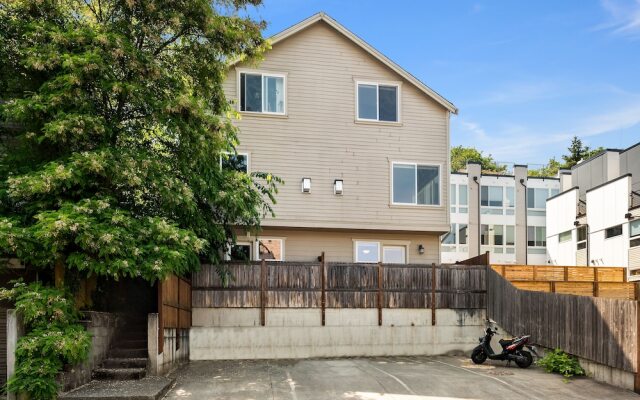 Seattle Vacation Home: Life's A Game