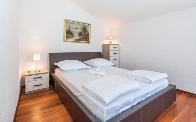 Awesome Home in Kalebova Luka With Wifi and 6 Bedrooms