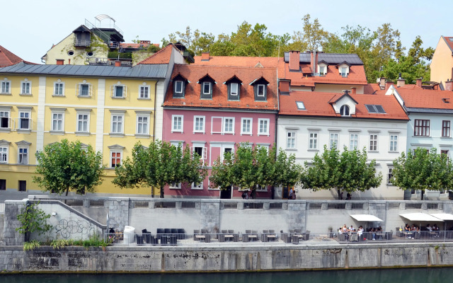 Central Riverside Apartments Meščanka