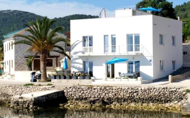 Apartments Sea Reflections