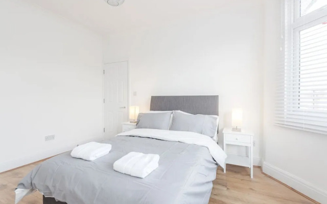 Modern & Spacious 3BR Terraced House