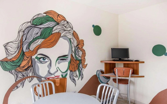Le Consulat, an Ascend Hotel Collection Member