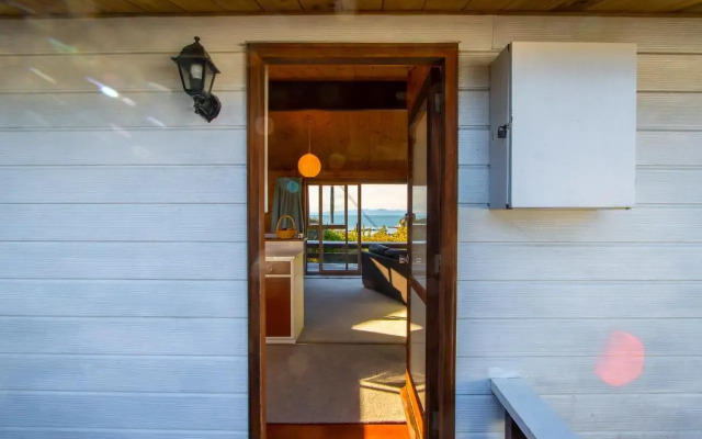 Beach House on the Ridge - Kaiteriteri Holiday Home