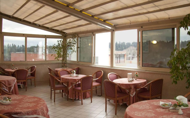 J Maluni City Hotel