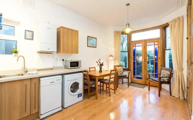 NEW Stylish 1 Bedroom Flat With Garden London