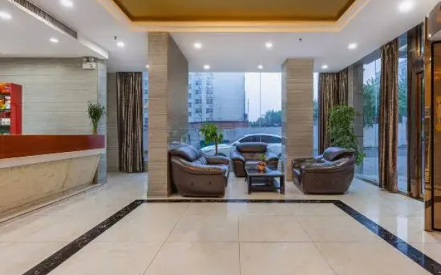 Jinhong Holiday Hotel (Xinyang Century Plaza)