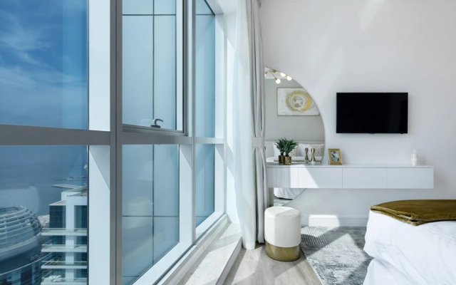Maison Privee - High-Floor Trendy Apt w/ Marina, Palm & Ocean Vws