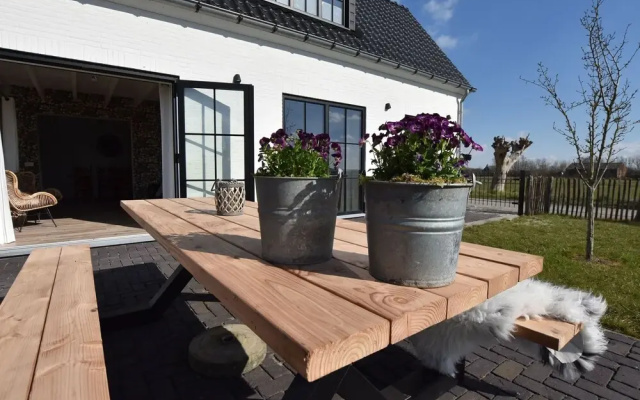 Serene Holiday Home in Nieuwvliet With Garden