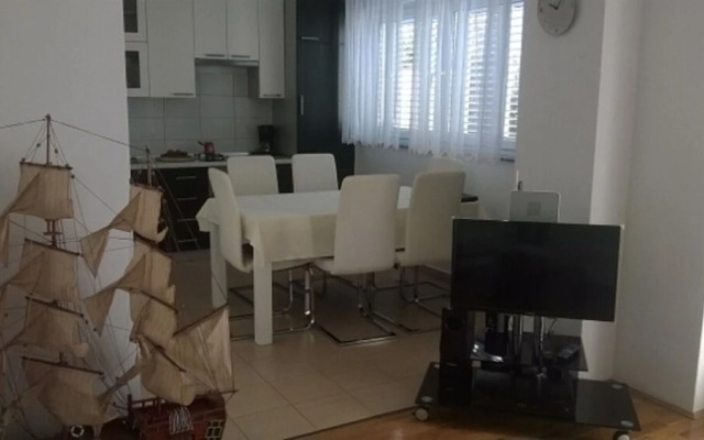 Markle - Swimming Pool and Sunbeds - A6