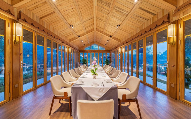 Howard Johnson By Wyndham Lake Serenity Hotel Neijiang