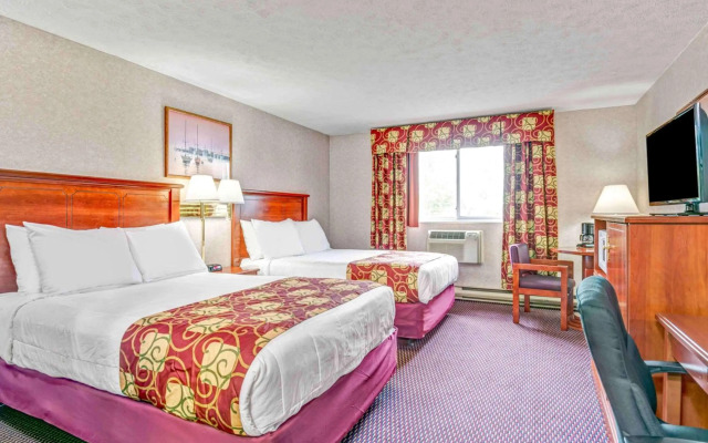 Spark by Hilton Portland Airport Maine Mall