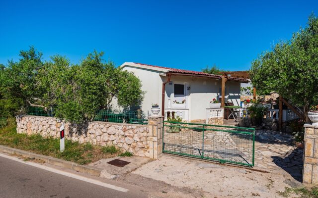 Bungalow in Nature Close to the Beach