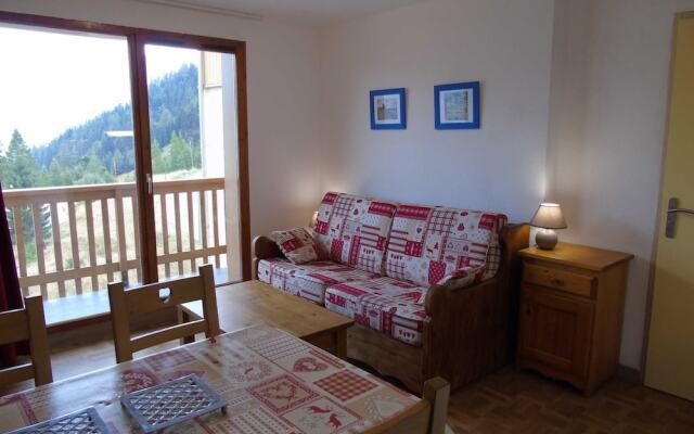 Lou Services Apartment CB38 LSI 001