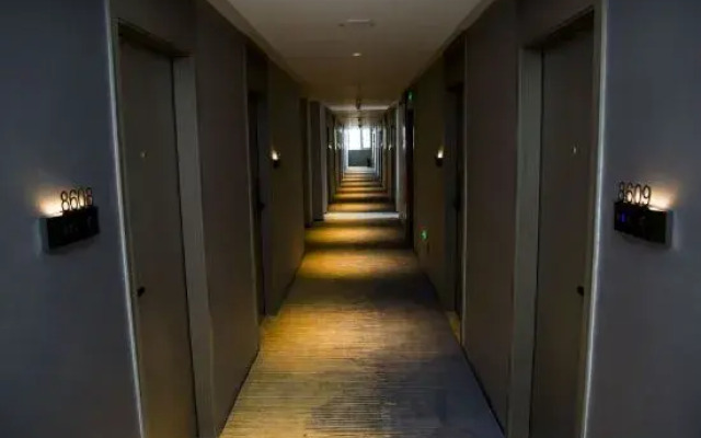 Longchang Jingu Hotel