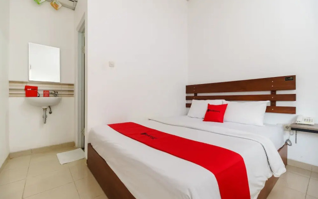 RedDoorz near Jembatan Siti Nurbaya Padang