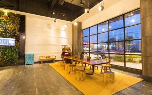 VanFeel Hotel (Dongguan Changping Railway Park)