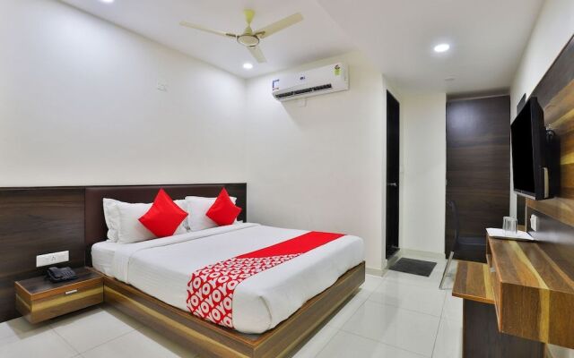 Oyo 25009 Hotel Crystal