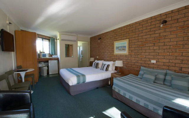 Anchor Bay Motel